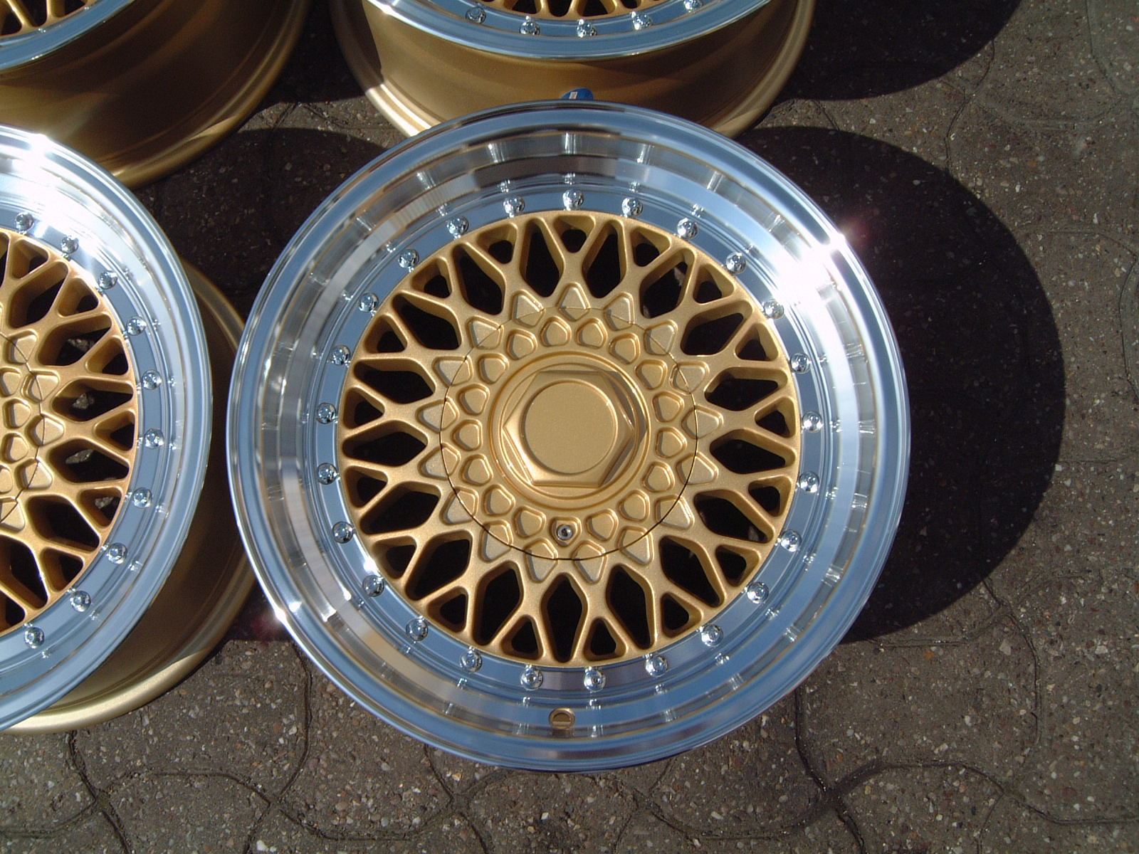 NEW 16  DARE RS ALLOY WHEELS GOLD POLISHED FINISH WITH CHROME RIVETS  9  DEEPER REAR